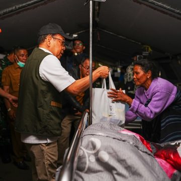 Menko PMK Tinjau RSUD Ruteng Usai Gempa NTT: Pastikan Layanan Kesehatan dan Bantuan Logistik Dipercepat Menko PMK Tinjau RSUD Ruteng Usai Gempa NTT: Pastikan Layanan Kesehatan dan Bantuan Logistik Dipercepat