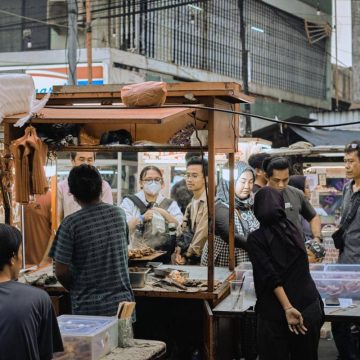 Nikmati Kuliner Murah di 4 Stasiun KRL Jakarta Ini