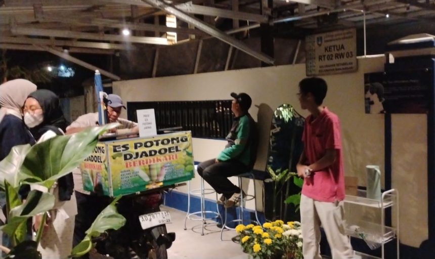Panggung Baru Pedagang Kuliner Keliling: Padma SOC Solo Bagikan Tempat Jualan Gratis