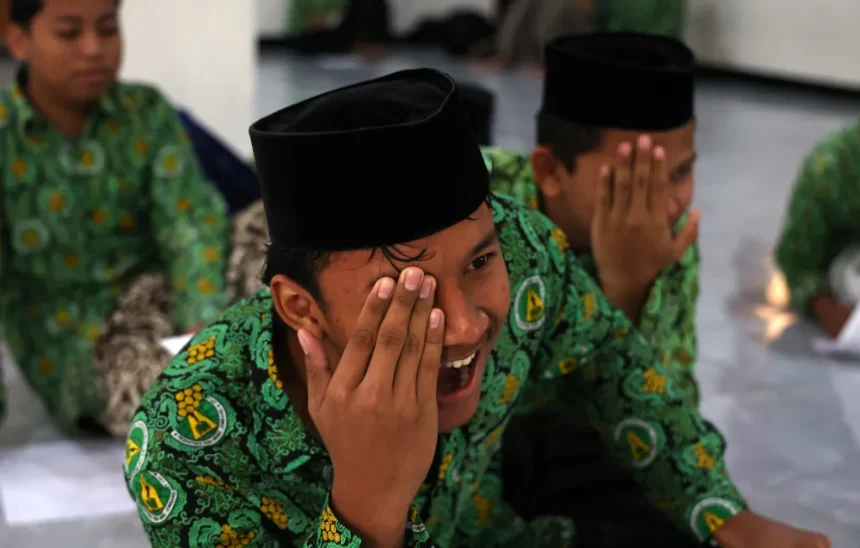 Pemeriksaan Kesehatan Cuma-Cuma untuk Santri di Pondok Pesantren