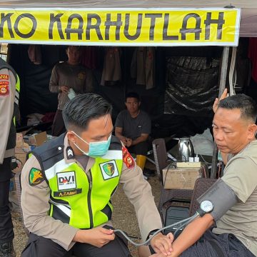 Pemeriksaan Kesehatan Personel Samapta BKO Polda Sumsel di Ogan Ilir untuk Penanganan Karhutla