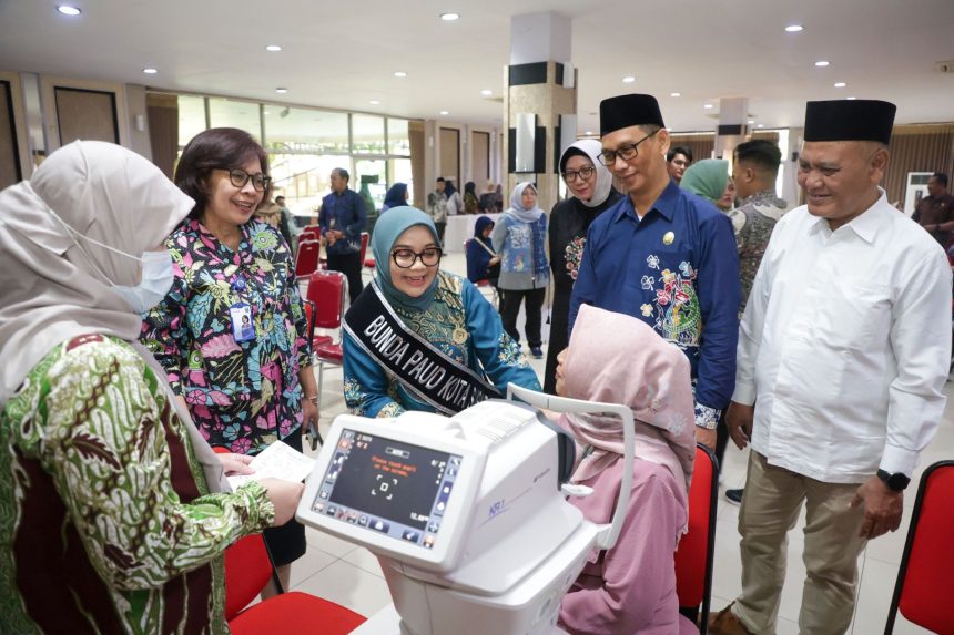 Pemkot Surabaya Gandeng RSMM Jatim dan Baznas untuk Perhatikan Kesehatan Mata Guru PAUD Pemkot Surabaya Gandeng RSMM Jatim dan Baznas untuk Perhatikan Kesehatan Mata Guru PAUD