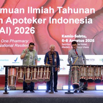 Pentingnya Sinergi Pemerintah dan Apoteker dalam Menghadapi Tantangan Kesehatan Dunia, Tegaskan Wagub Surya
