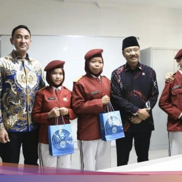 Pesan Menkes untuk Siswa Sekolah Rakyat: Jaga Kesehatan Mulai dari Sikat Gigi yang Tepat Pesan Menkes untuk Siswa Sekolah Rakyat: Jaga Kesehatan Mulai dari Sikat Gigi yang Tepat