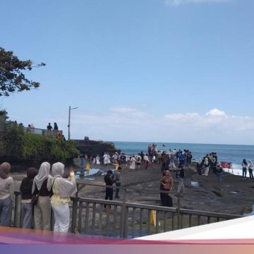 Pesta Rakyat di Tanah Lot: Sunset Parade dan Ulam Carik Meriahkan Akhir Agustus