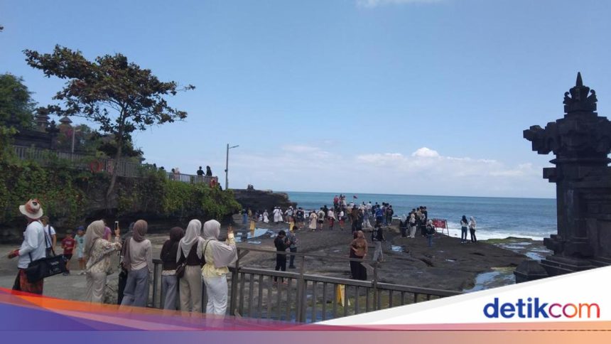 Pesta Rakyat di Tanah Lot: Sunset Parade dan Ulam Carik Meriahkan Akhir Agustus