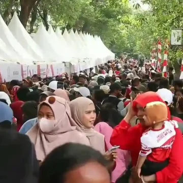 Pesta Rakyat HUT RI ke-81 di BKT: Ribuan Warga Padati Acara, Nikmati Kuliner dan Sembako Gratis