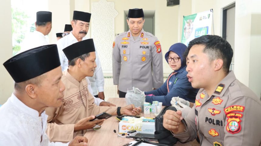 Polri Gelar Pelayanan Kesehatan Gratis di Masjid Al Fattah pada Jumat Sehat Polri Gelar Pelayanan Kesehatan Gratis di Masjid Al Fattah pada Jumat Sehat