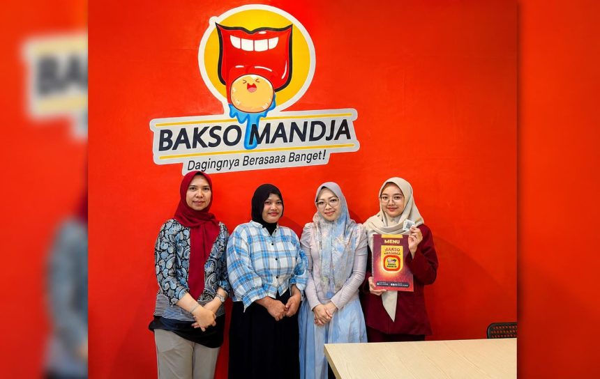 Polsri Bina UMKM Kuliner Palembang Go Digital, QR Code Efisienkan Waktu Layanan 20%