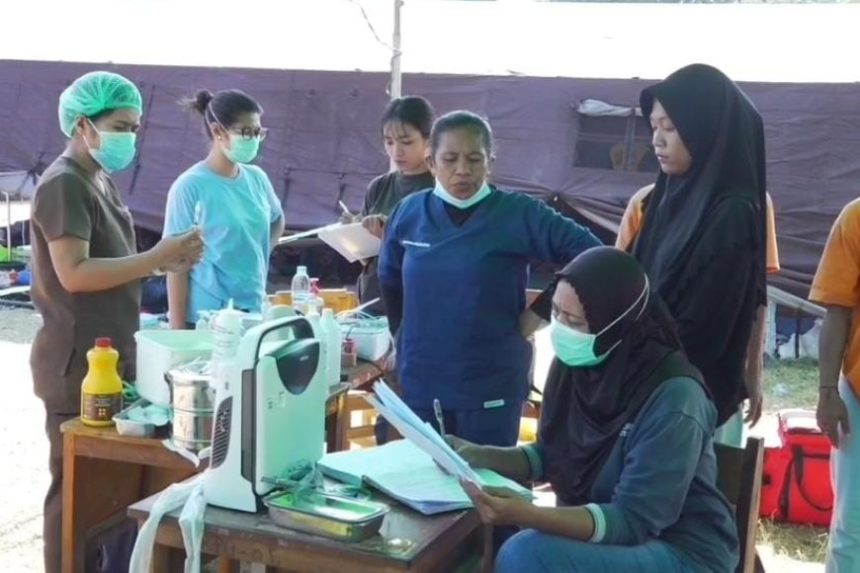 Pusdokkes Polri Layani 120 Warga Terdampak Gempa di Reo dengan Pengobatan Gratis Pusdokkes Polri Layani 120 Warga Terdampak Gempa di Reo dengan Pengobatan Gratis