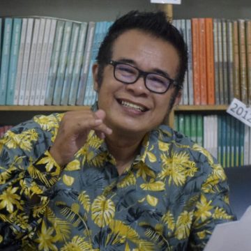 Resep Bahagia: Kuliner Emosi dalam Puisi Fajrul Alam