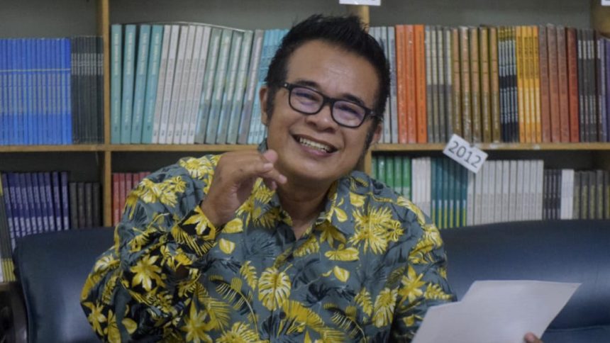 Resep Bahagia: Kuliner Emosi dalam Puisi Fajrul Alam