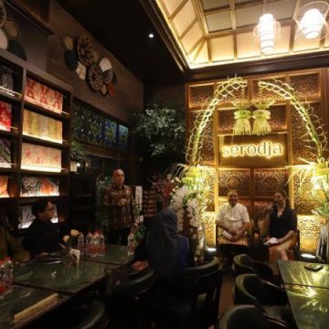 Restoran Mewah Sajikan Pengalaman Kuliner Wastra Nusantara dan Pengasapan Homemade