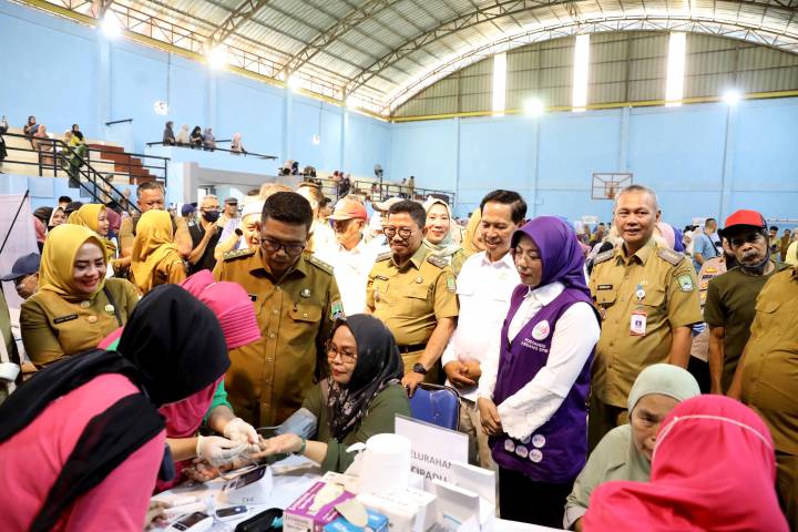 Sachrudin Ajak Warga Tangerang Periksa Kesehatan Bersama Gubernur Sachrudin Ajak Warga Tangerang Periksa Kesehatan Bersama Gubernur