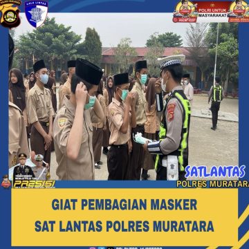 Satlantas Polres Muratara Bagikan Masker di SMA Negeri 1 Muara Rupit untuk Peduli Kesehatan Pelajar