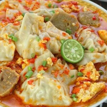 Seblak Pangsit Makin Populer: Sensasi Pedas Gurih yang Menggoda Lidah