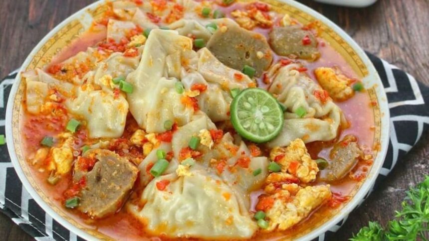 Seblak Pangsit Makin Populer: Sensasi Pedas Gurih yang Menggoda Lidah