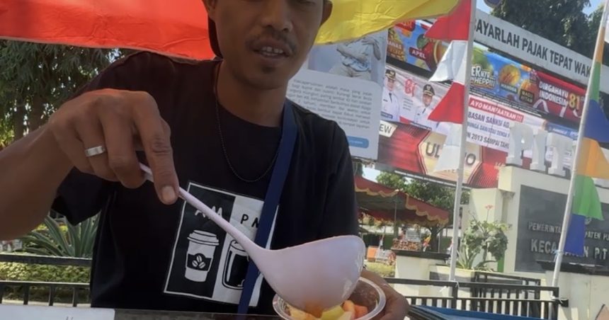 Sensasi Rujak Asinan Buah dan Mangga Mekar: Pedas Segar yang Wajib Dicoba di Pituruh