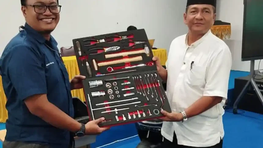 SMKN 1 Bireuen Terima Donasi Peralatan Mekanik dari Honda untuk Tingkatkan Kompetensi Siswa SMKN 1 Bireuen Terima Donasi Peralatan Mekanik dari Honda untuk Tingkatkan Kompetensi Siswa