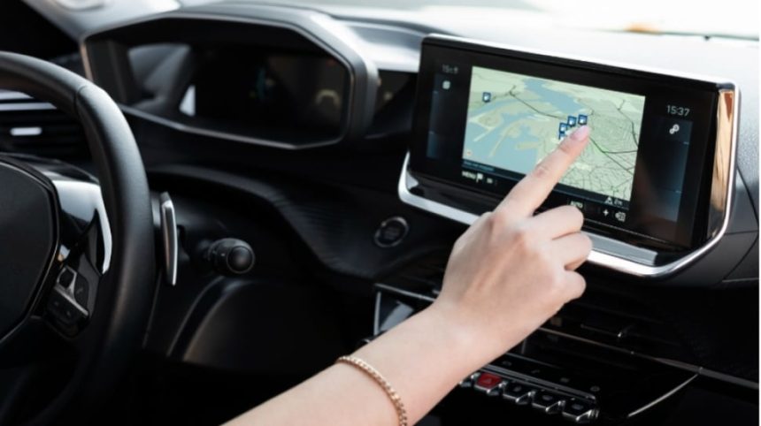 Studi Terbaru Soroti Risiko Keamanan Layar Sentuh pada Mobil Modern