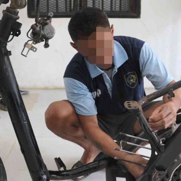 Tingkatkan Kemampuan Otomotif: Warga Binaan Lapas Batulicin Praktik Servis Motor