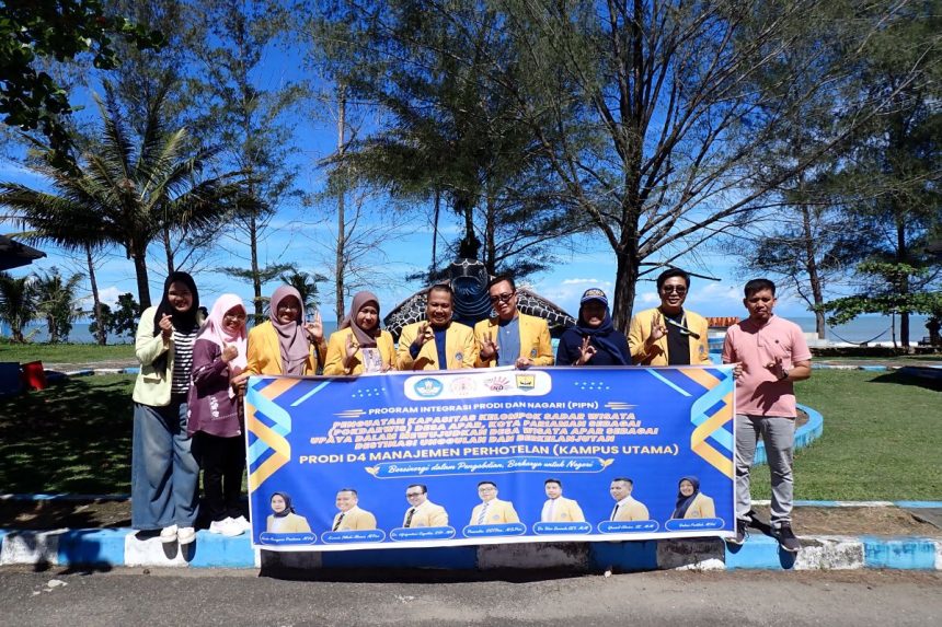 UNP Perkuat Kompetensi Pedagang Kuliner Pantai Apar Melalui Prodi D4 Manajemen Perhotelan