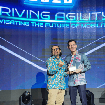 Veloz Hybrid EV Dinobatkan sebagai Car of The Year 2026 dalam Otomotif Award