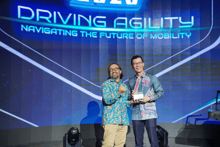 Veloz Hybrid EV Dinobatkan sebagai Car of The Year 2026 dalam Otomotif Award