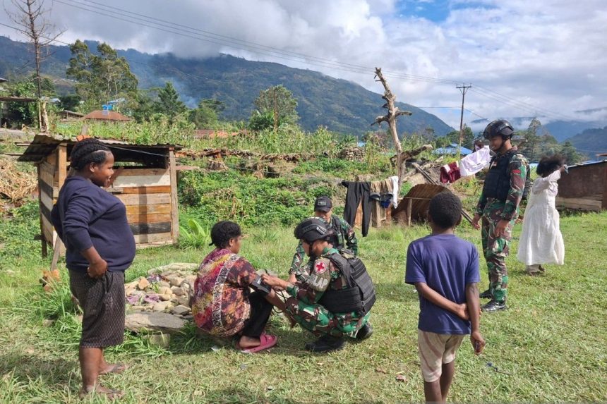 Yonif 511/DY Gelar Layanan Kesehatan Gratis untuk Warga Karubaga, Tolikara