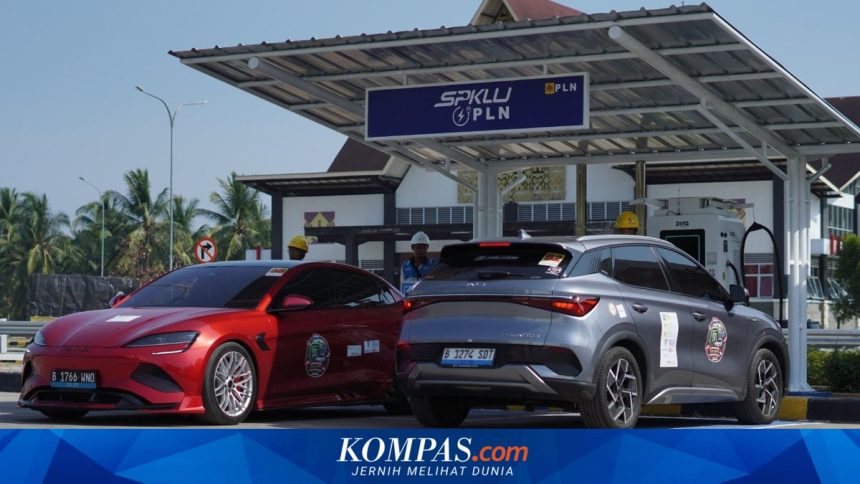 Dilema Elektrifikasi: Antrean Panjang Pengisian Daya Mobil Listrik Picu Keributan Dilema Elektrifikasi: Antrean Panjang Pengisian Daya Mobil Listrik Picu Keributan