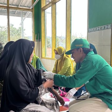 KKN UIN Alauddin Makassar Adakan Cek Kesehatan Gratis untuk Masyarakat Sinjai