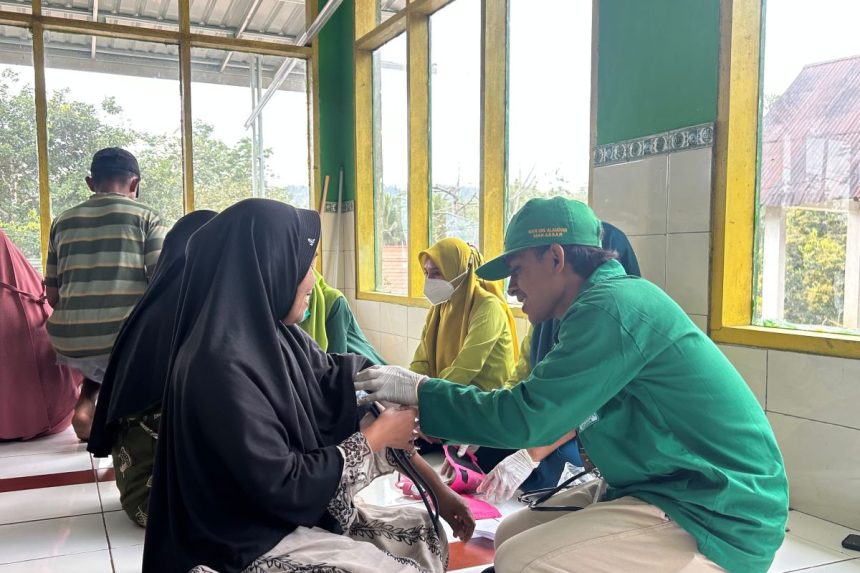KKN UIN Alauddin Makassar Adakan Cek Kesehatan Gratis untuk Masyarakat Sinjai