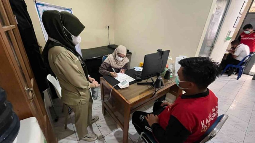 Labkesda Berau Lakukan Pemeriksaan Kesehatan bagi Penjamah Makanan di Rutan