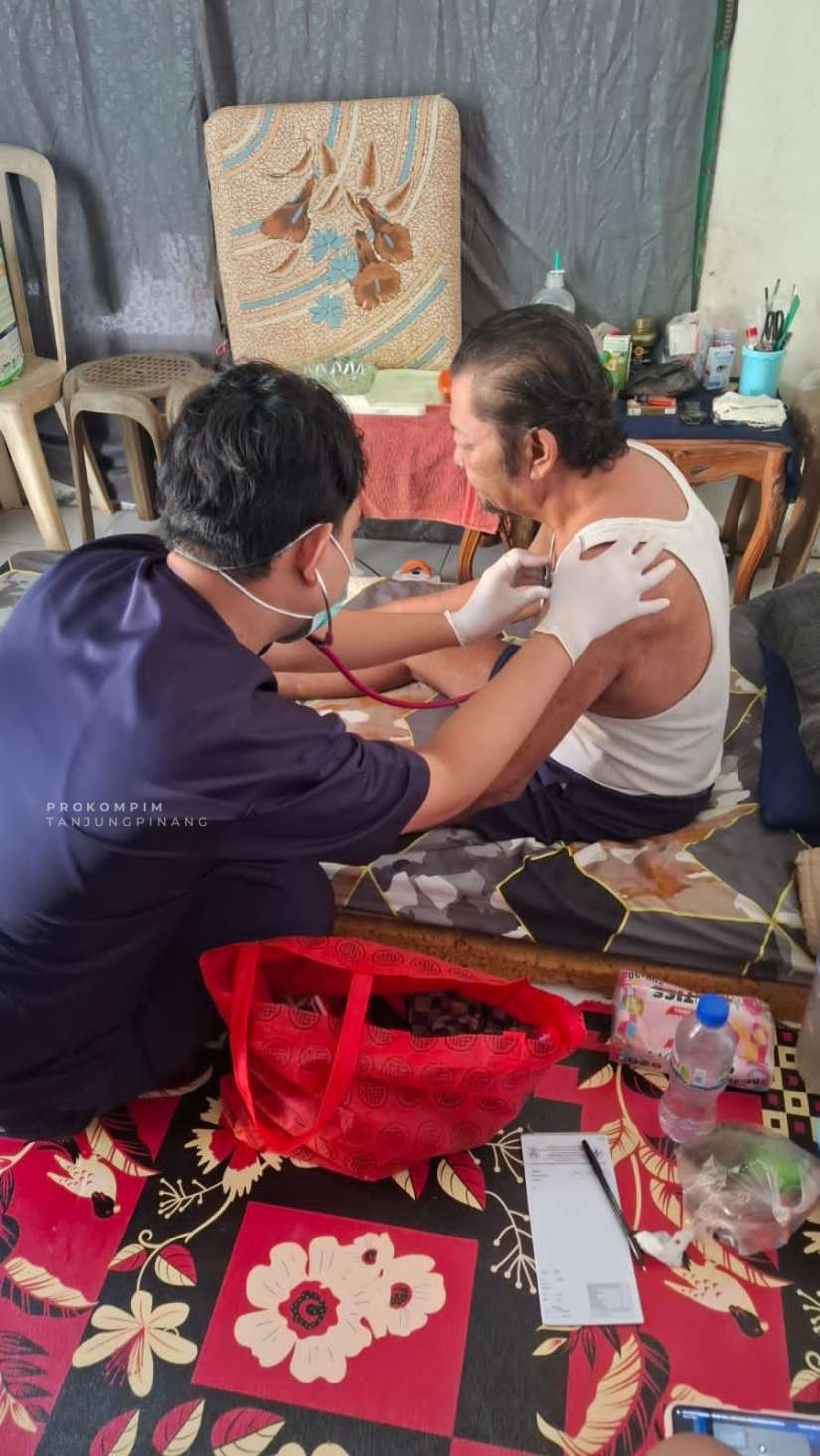 Lis Instruksikan Tenaga Kesehatan Tangani Warga Sakit dalam Tindak Lanjut Program Menyapa Warga Lis Instruksikan Tenaga Kesehatan Tangani Warga Sakit dalam Tindak Lanjut Program Menyapa Warga