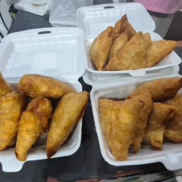 Martabak Madura Mak Ndut: Kuliner Malam Legendaris dengan Isian Melimpah di Jalan Tunjungan Surabaya