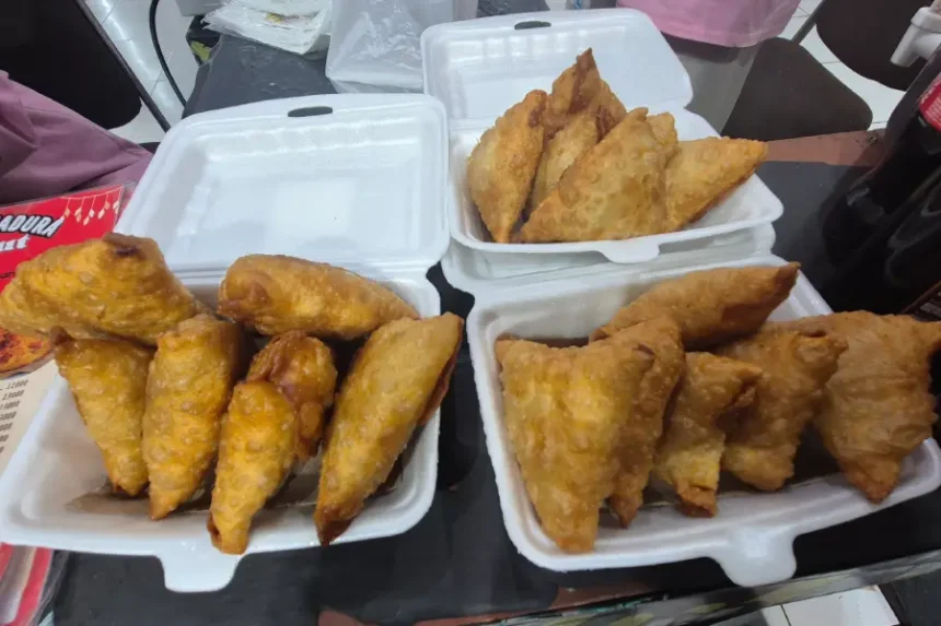 Martabak Madura Mak Ndut: Kuliner Malam Legendaris dengan Isian Melimpah di Jalan Tunjungan Surabaya Martabak Madura Mak Ndut: Kuliner Malam Legendaris dengan Isian Melimpah di Jalan Tunjungan Surabaya