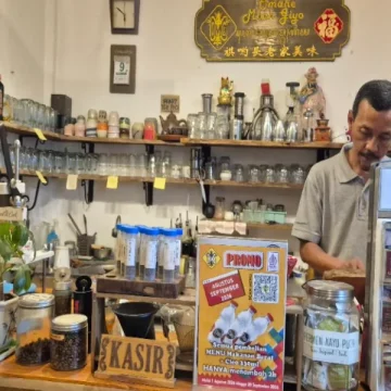 Omahe Mbah Giyo: Menyajikan Gudeg Manggar Otentik, Melestarikan Kuliner Langka Surabaya