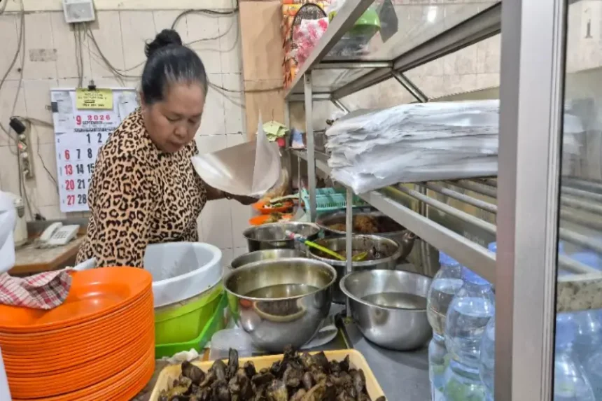 Pecinta Kuliner Wajib Coba! Warung Bebek 75 Ngagel Rejo Jadi Buruan di Surabaya Pecinta Kuliner Wajib Coba! Warung Bebek 75 Ngagel Rejo Jadi Buruan di Surabaya