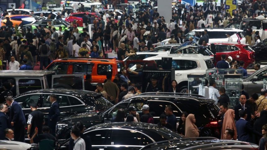 Penjualan Mobil Baru Alami Peningkatan Tipis Berkat Pameran Otomotif Penjualan Mobil Baru Alami Peningkatan Tipis Berkat Pameran Otomotif