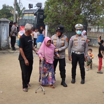 Polres Ogan Ilir Gelar Pemeriksaan Kesehatan Gratis dan Bagikan Masker serta Obat di Musim Kemarau