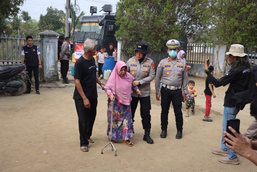 Polres Ogan Ilir Gelar Pemeriksaan Kesehatan Gratis dan Bagikan Masker serta Obat di Musim Kemarau Polres Ogan Ilir Gelar Pemeriksaan Kesehatan Gratis dan Bagikan Masker serta Obat di Musim Kemarau