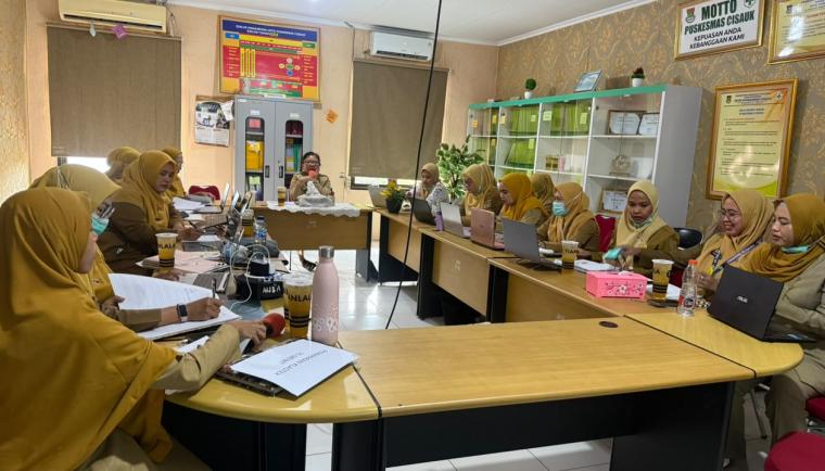 Puskesmas Cisauk Gelar Lokakarya Mini Bulanan untuk Evaluasi dan Tingkatkan Mutu Layanan Kesehatan Puskesmas Cisauk Gelar Lokakarya Mini Bulanan untuk Evaluasi dan Tingkatkan Mutu Layanan Kesehatan