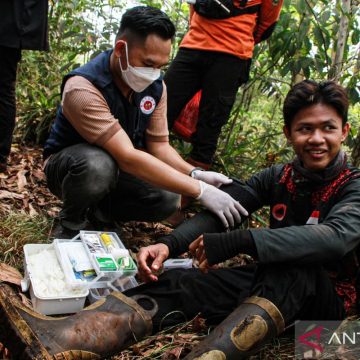 Tim ERP Beraksi di Tengah Asap Karhutla: Cek Kesehatan dan Suntik Nutrisi untuk Petugas Sebangau
